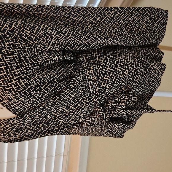 🎁Talbots Wrap Around Front Tie Blouse - size XL - Picture 8 of 12